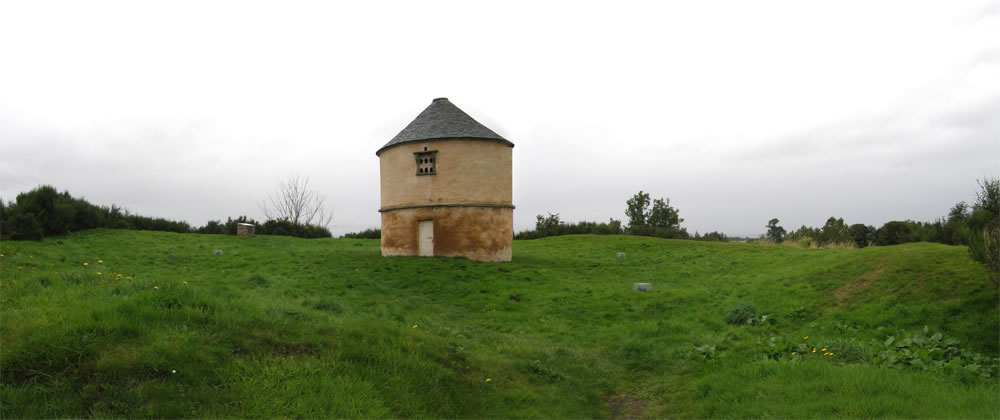 Dooket Hill & Doocot Auldearn